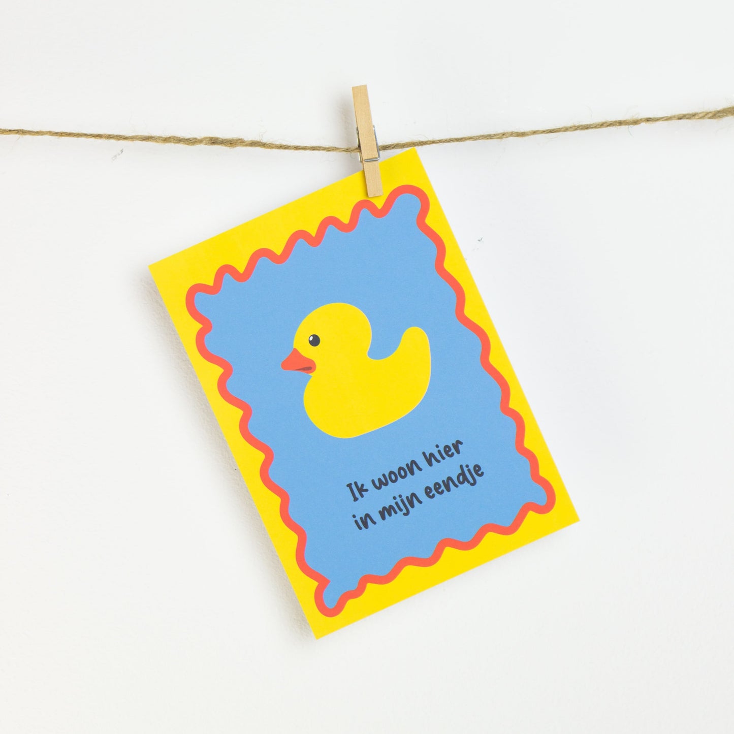 Woordgrap op een print met eend: Ik woon hier in mijn eendje