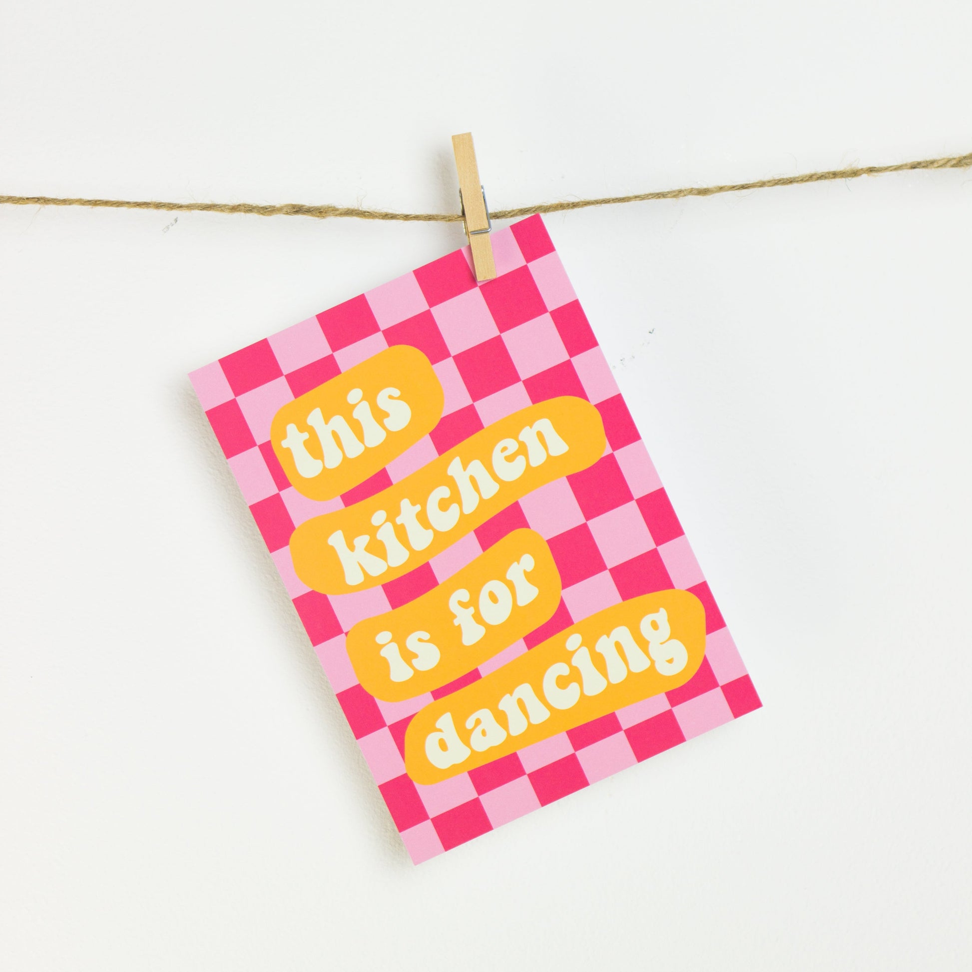 Funky keukenprint met de tekst This Kitchen is Made for Dancing